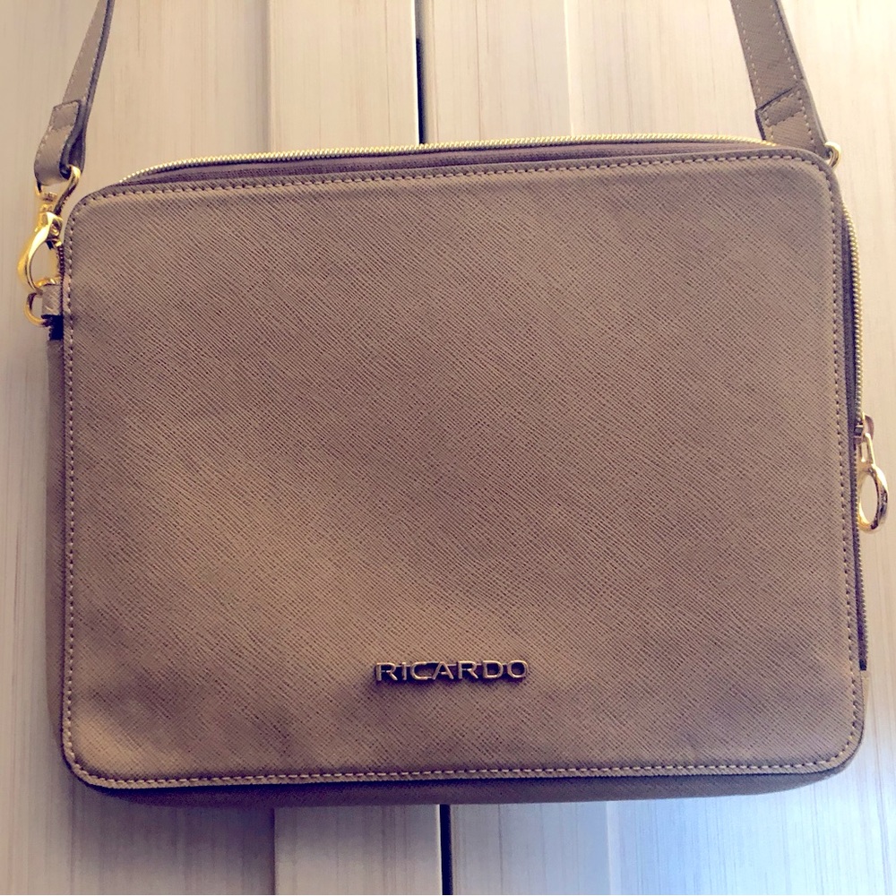 Small flat crossbody handbag, perfect shape!